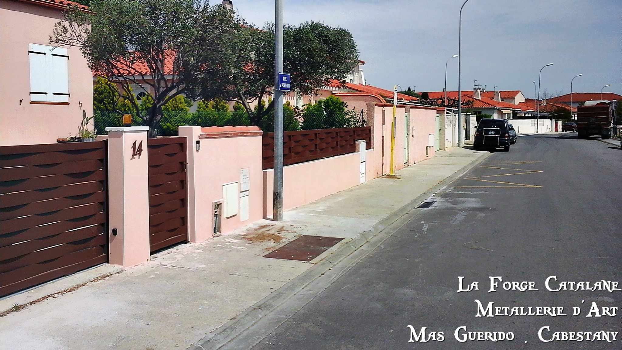 Portail tole effet lames tresses vannerie rouille  forge catalane (2).jpg